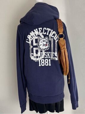 PINK Victoria’s Secret UConn Huskies Hoodie Women’s Medium Navy Collegiate